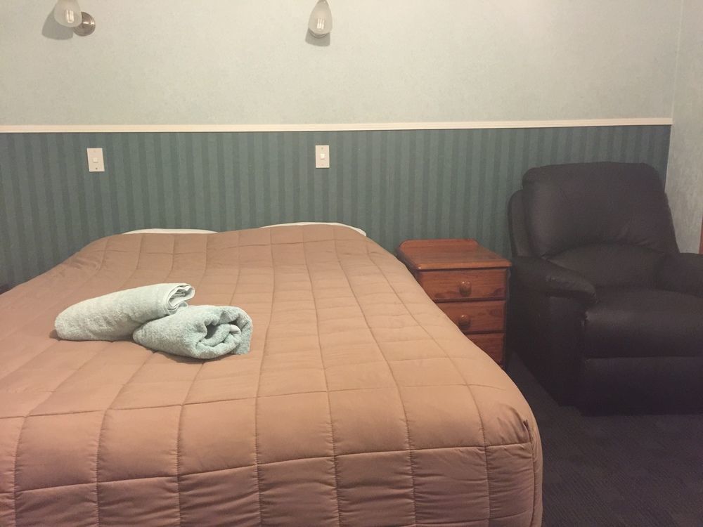 Dunrovin Motel タウポ エクステリア 写真