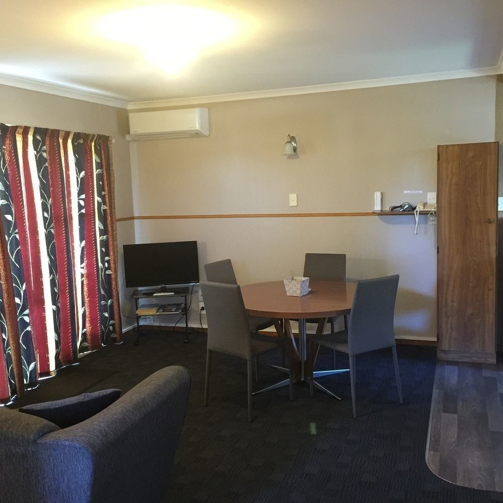 Dunrovin Motel タウポ エクステリア 写真