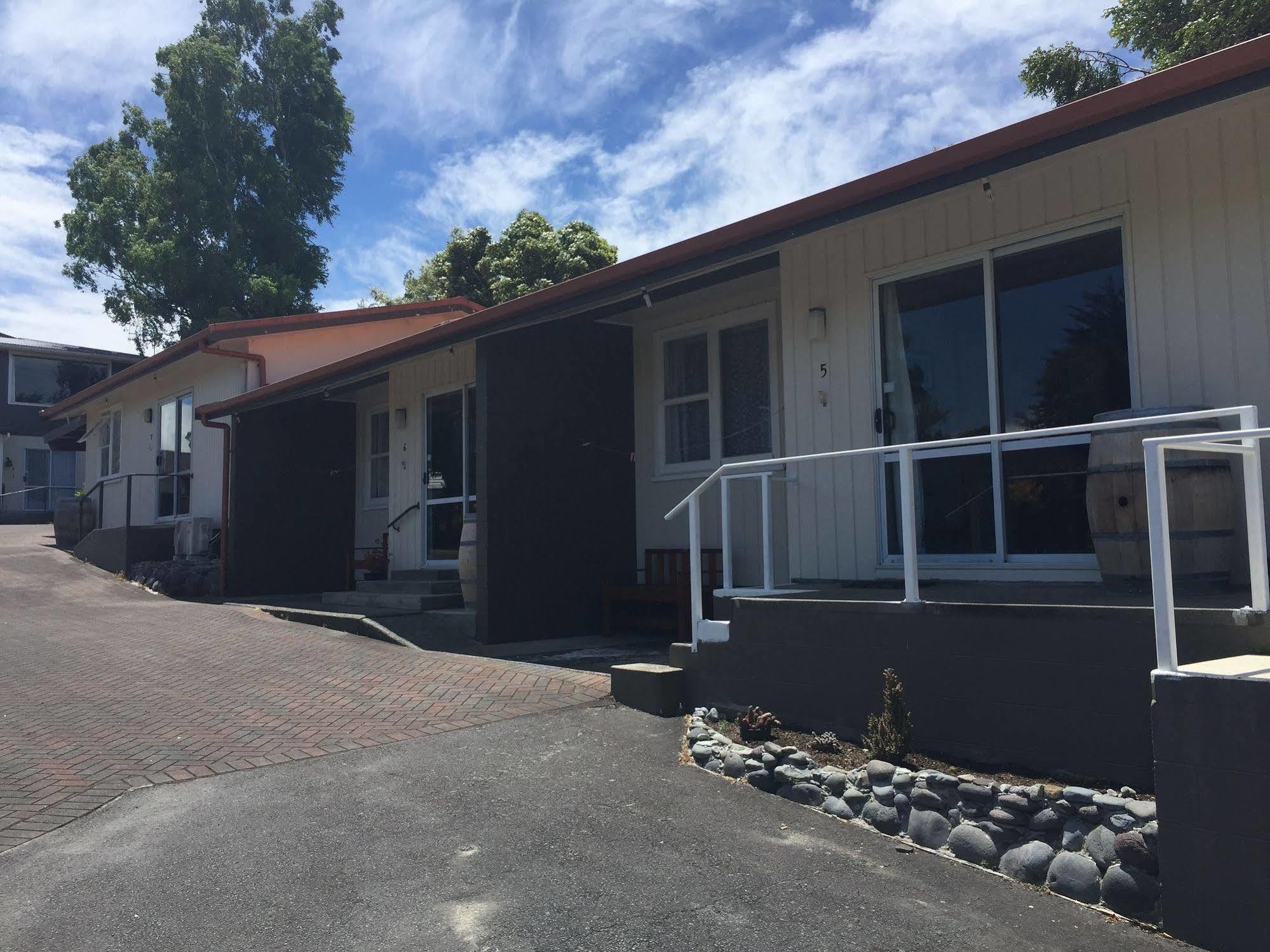 Dunrovin Motel タウポ エクステリア 写真