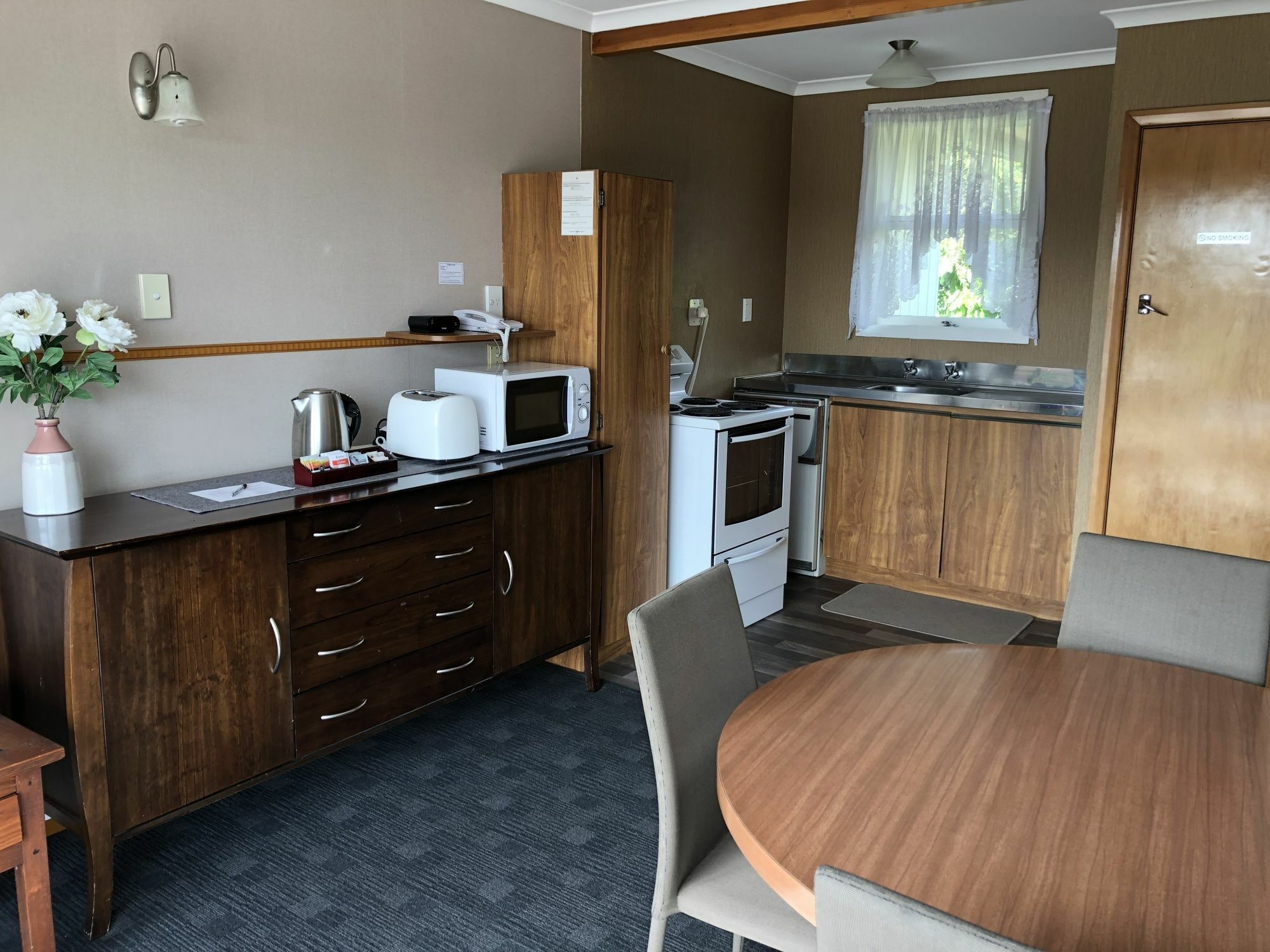 Dunrovin Motel タウポ エクステリア 写真
