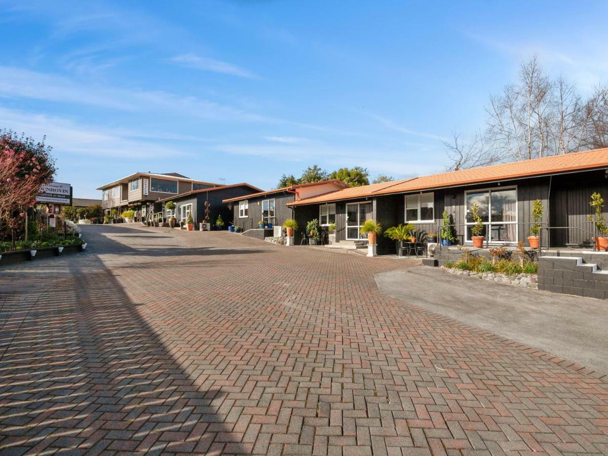 Dunrovin Motel タウポ エクステリア 写真